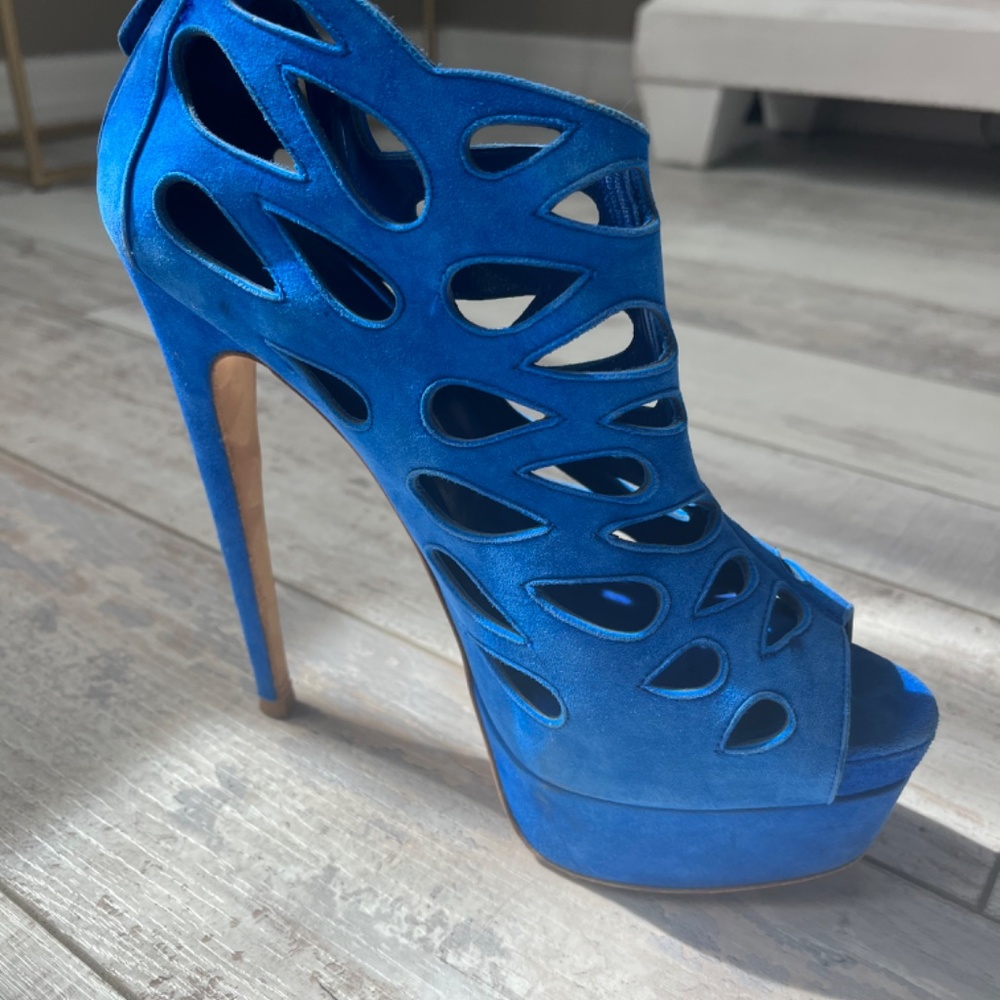 heels - Picture 8 of 9